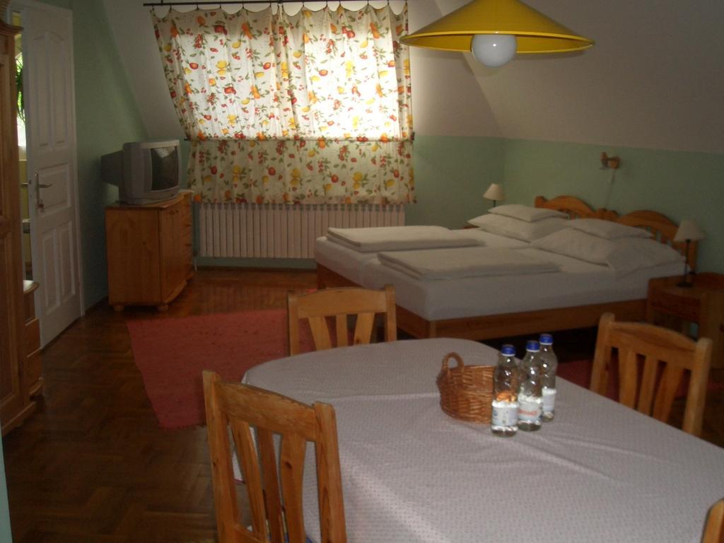 Apartments-Mini-Hotel Csongrád Стая снимка