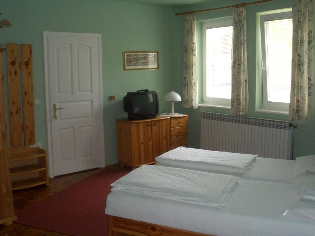 Apartments-Mini-Hotel Csongrád Стая снимка